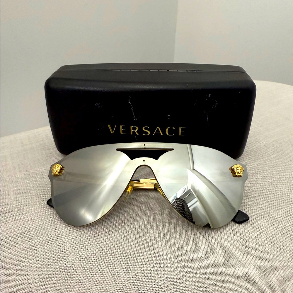 Versace Sunglasses – Bold Luxury, Iconic Sophistication